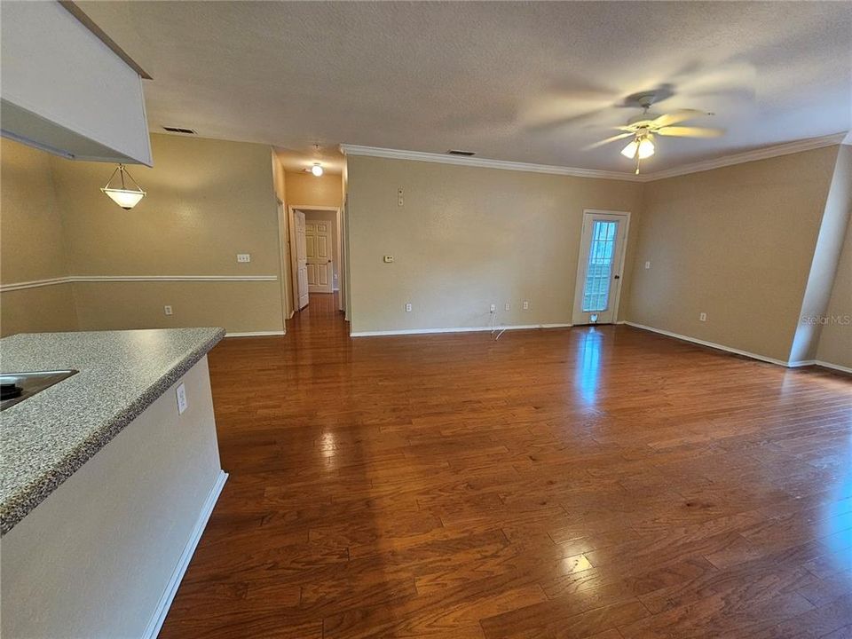 Active With Contract: $1,500 (1 beds, 1 baths, 1092 Square Feet)