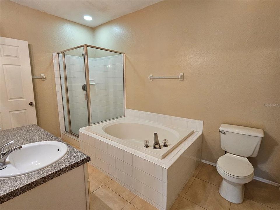 Active With Contract: $1,500 (1 beds, 1 baths, 1092 Square Feet)