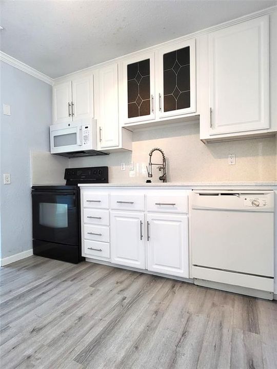 Recently Rented: $2,400 (2 beds, 1 baths, 884 Square Feet)