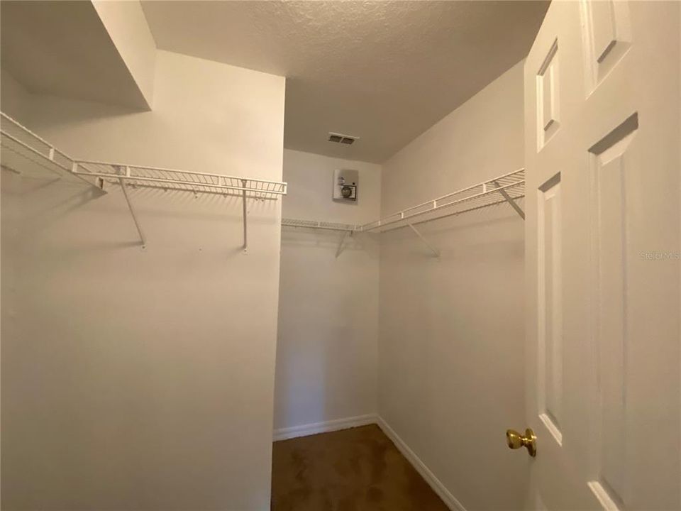 For Rent: $2,399 (3 beds, 2 baths, 1946 Square Feet)