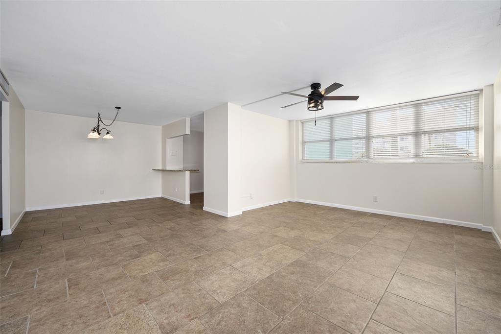 For Sale: $320,000 (2 beds, 2 baths, 1058 Square Feet)