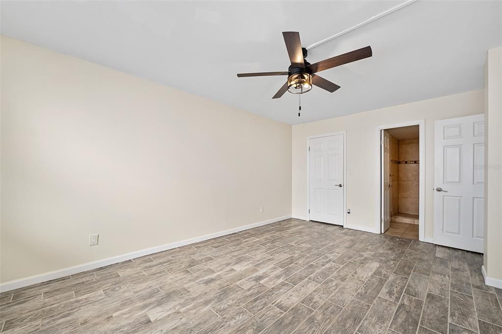 For Sale: $320,000 (2 beds, 2 baths, 1058 Square Feet)