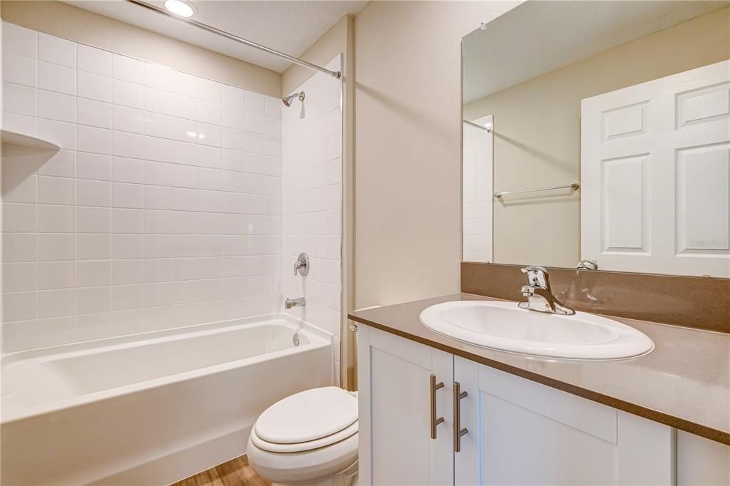 最近租的: $2,400 (3 贝兹, 2 浴室, 1420 平方英尺)
