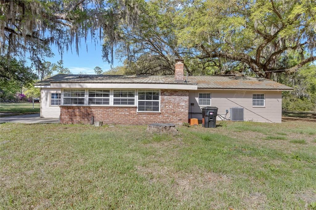 Recently Sold: $300,000 (4 beds, 2 baths, 1862 Square Feet)
