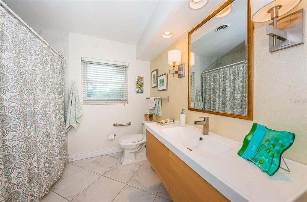 最近租的: $4,500 (3 贝兹, 2 浴室, 2000 平方英尺)