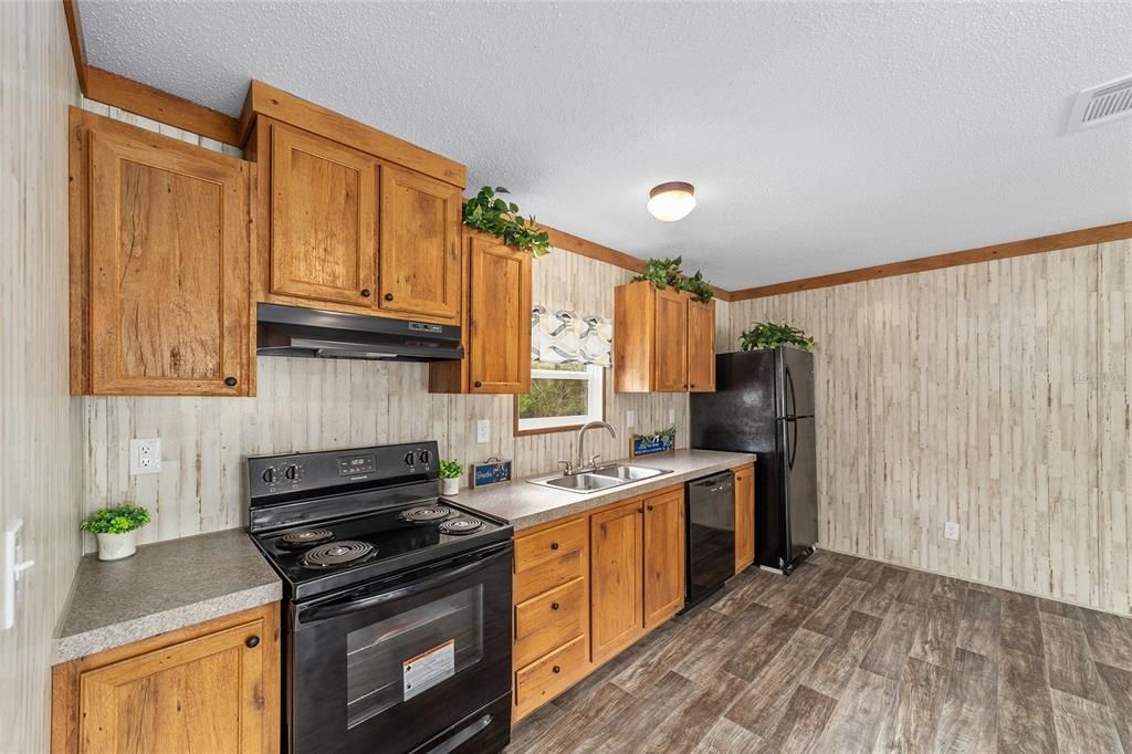 For Sale: $189,900 (3 beds, 2 baths, 1144 Square Feet)