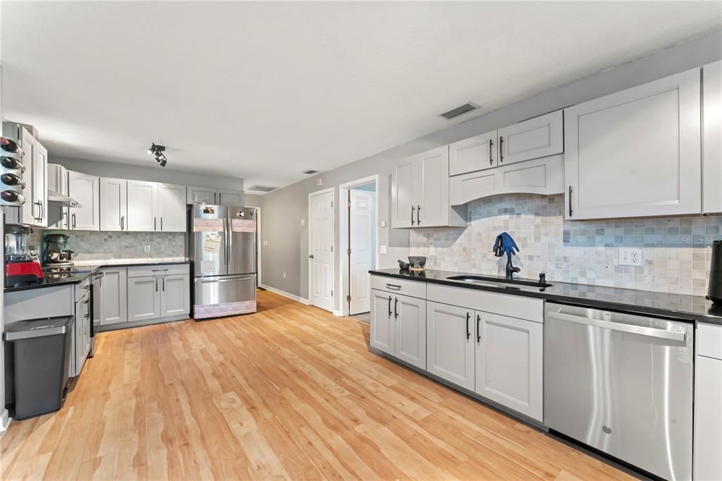 For Sale: $320,000 (3 beds, 2 baths, 1624 Square Feet)