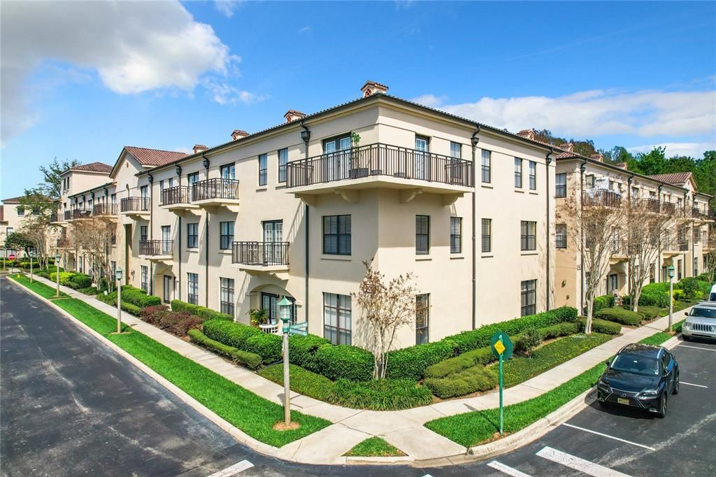 Active With Contract: $399,000 (2 beds, 2 baths, 1267 Square Feet)