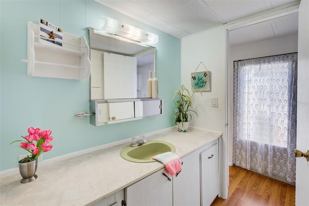 Active With Contract: $120,000 (1 beds, 1 baths, 552 Square Feet)