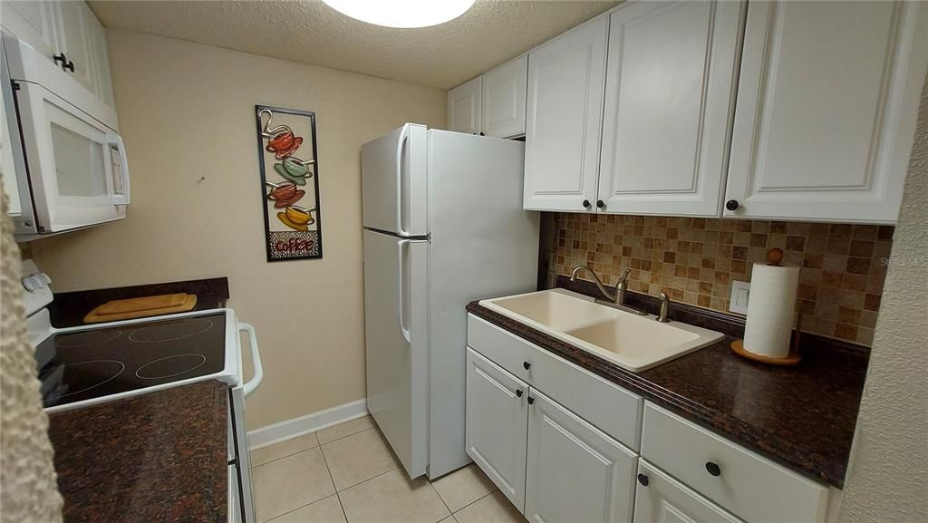 Active With Contract: $89,000 (1 beds, 1 baths, 672 Square Feet)
