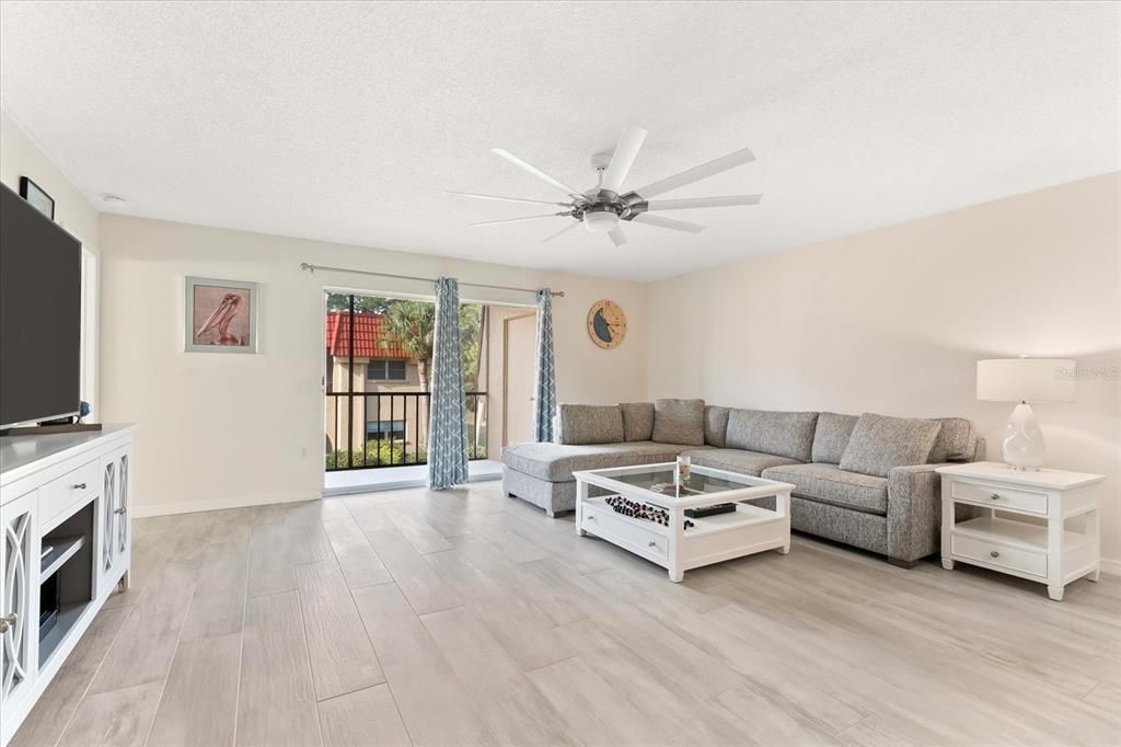 For Sale: $260,000 (2 beds, 2 baths, 1290 Square Feet)