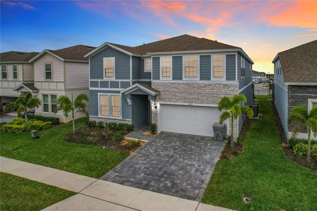 Recently Sold: $1,150,000 (10 beds, 8 baths, 4399 Square Feet)