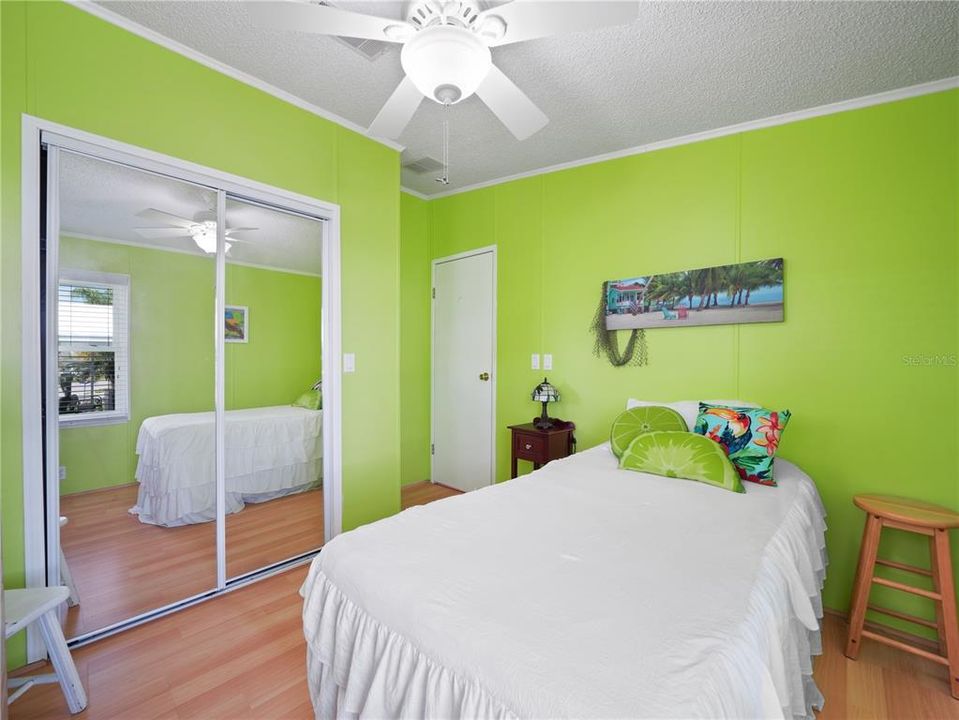 For Sale: $250,000 (2 beds, 1 baths, 1104 Square Feet)