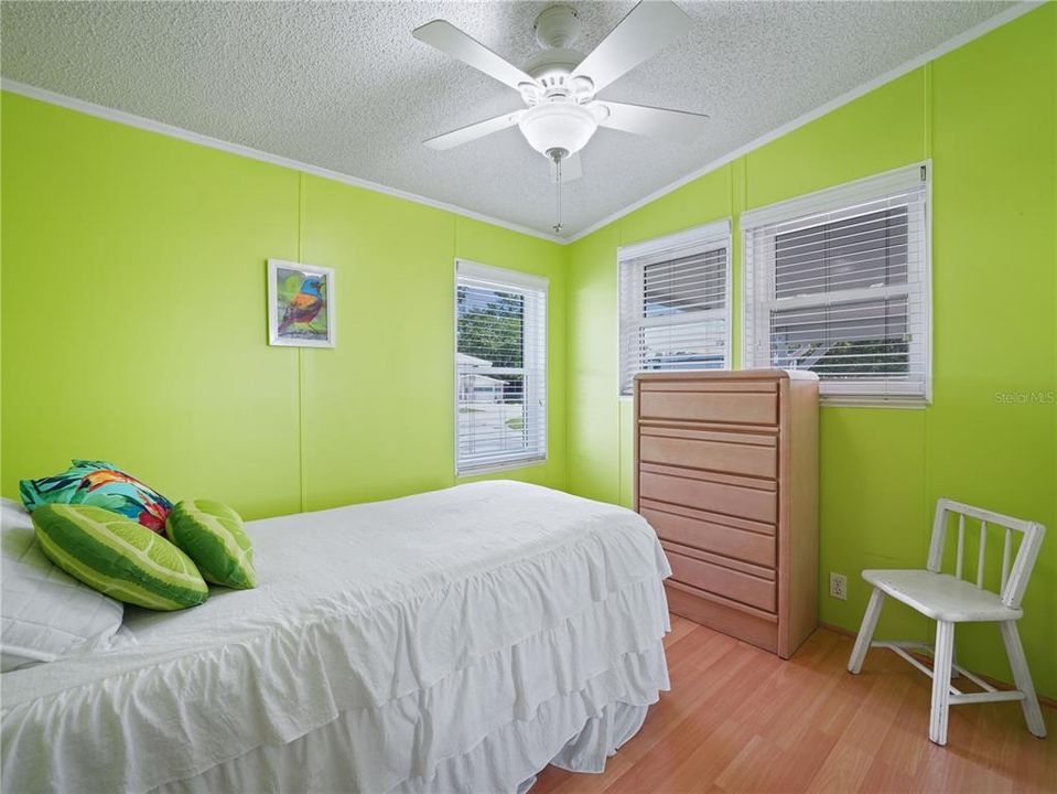 For Sale: $250,000 (2 beds, 1 baths, 1104 Square Feet)