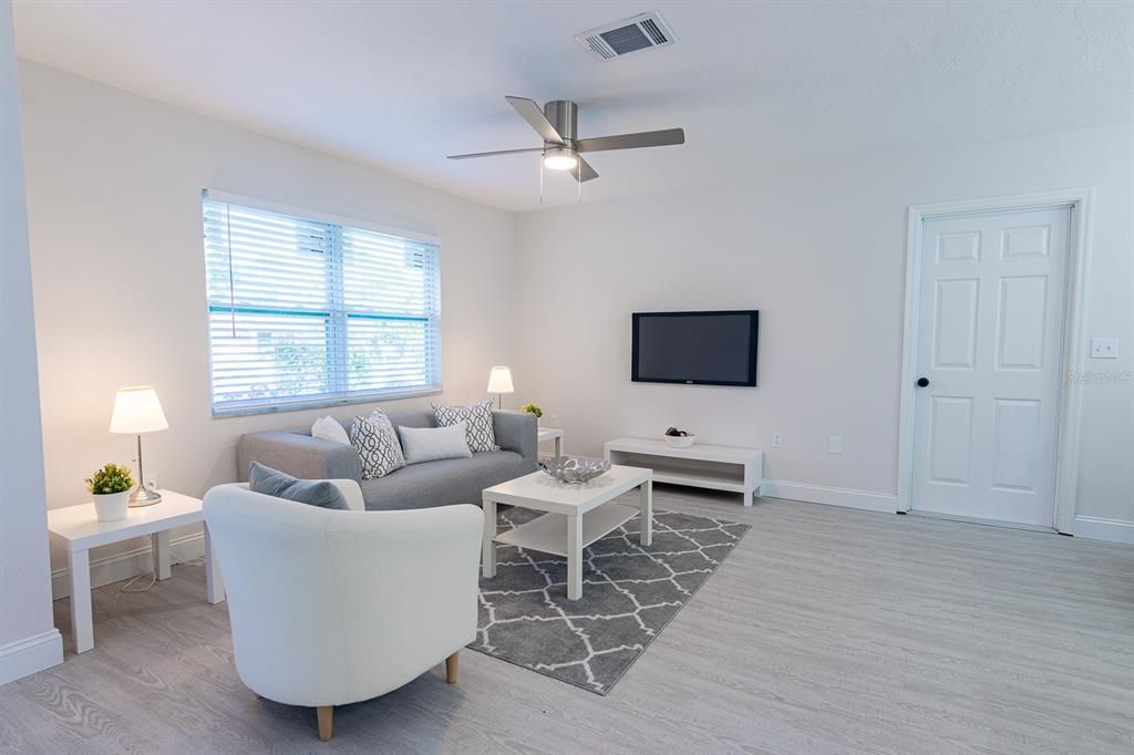 Recently Sold: $357,777 (2 beds, 1 baths, 1142 Square Feet)