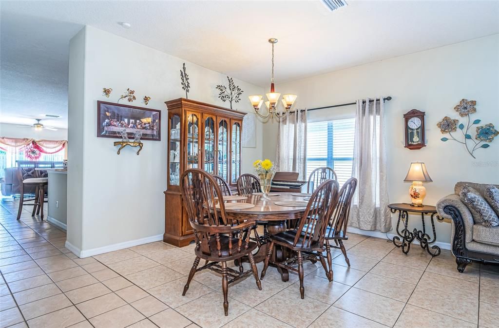 For Sale: $370,000 (4 beds, 2 baths, 1938 Square Feet)