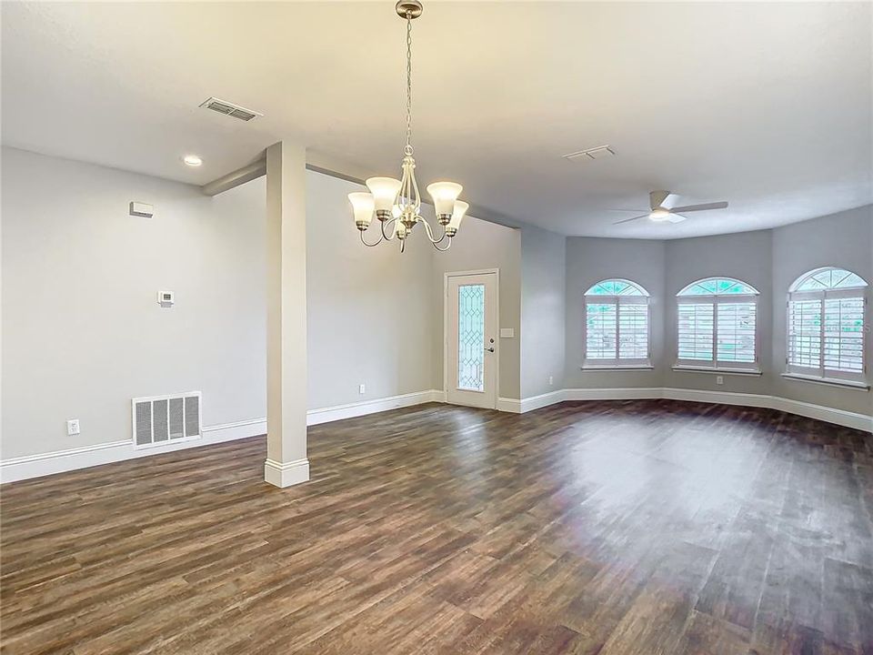 Active With Contract: $489,900 (3 beds, 2 baths, 1906 Square Feet)