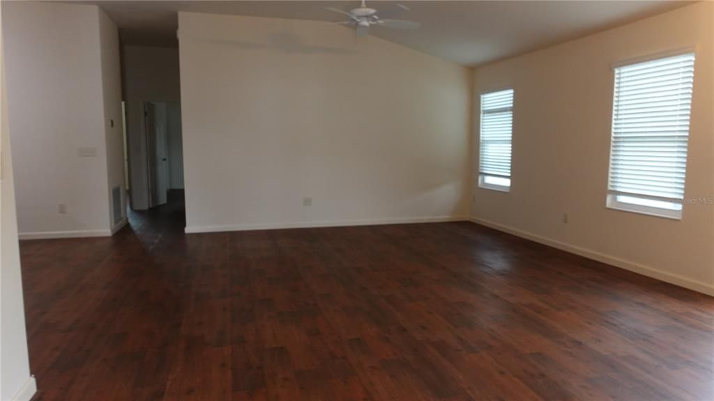 Recently Rented: $2,000 (3 beds, 2 baths, 1564 Square Feet)