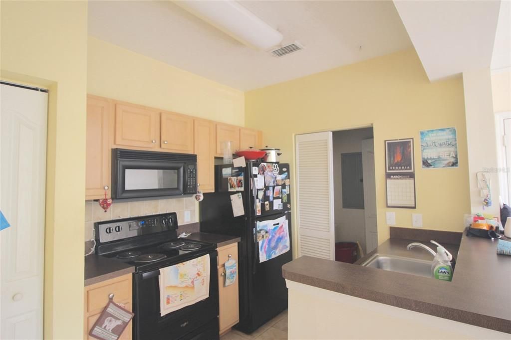 For Sale: $194,000 (1 beds, 1 baths, 534 Square Feet)