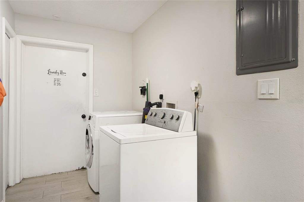 681 Seminole Ave Laundry room