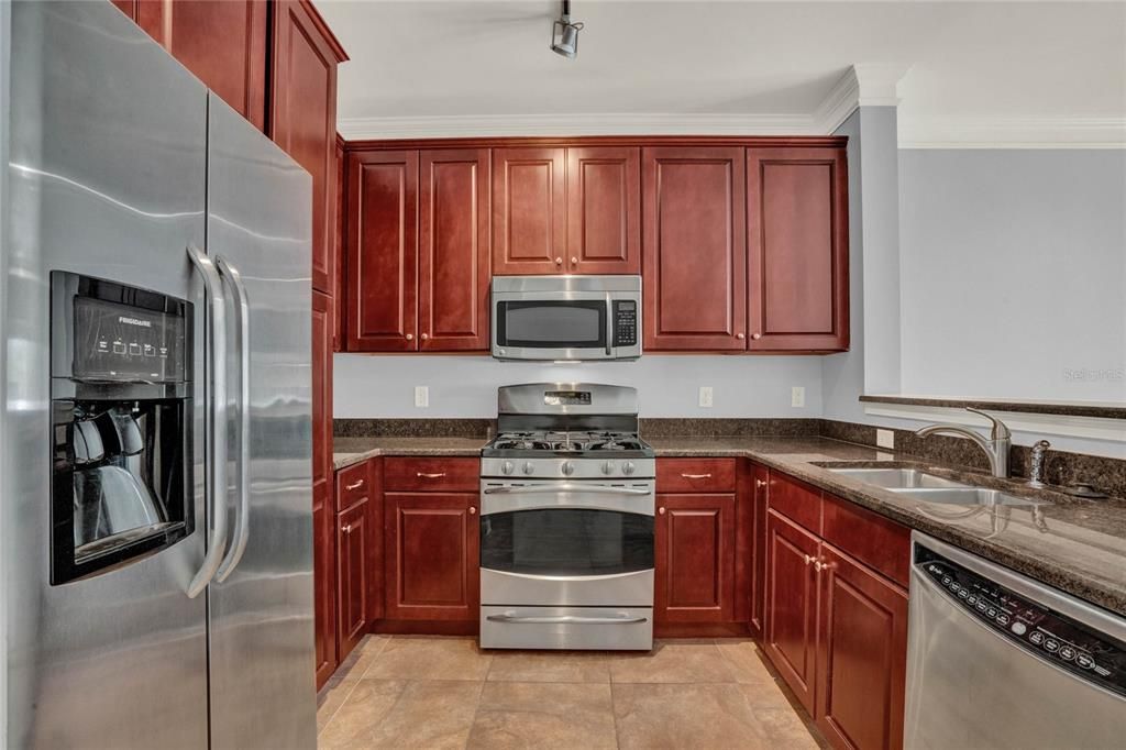 For Rent: $1,650 (1 beds, 1 baths, 652 Square Feet)
