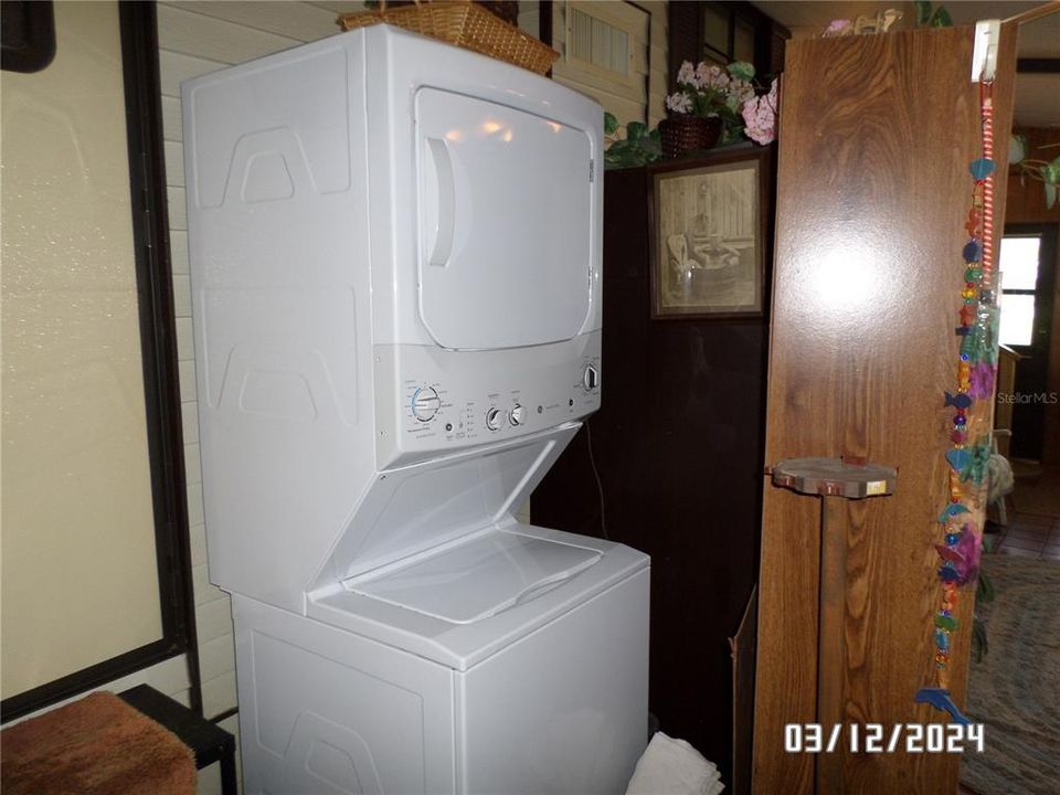Washer/dryer by rear porch.