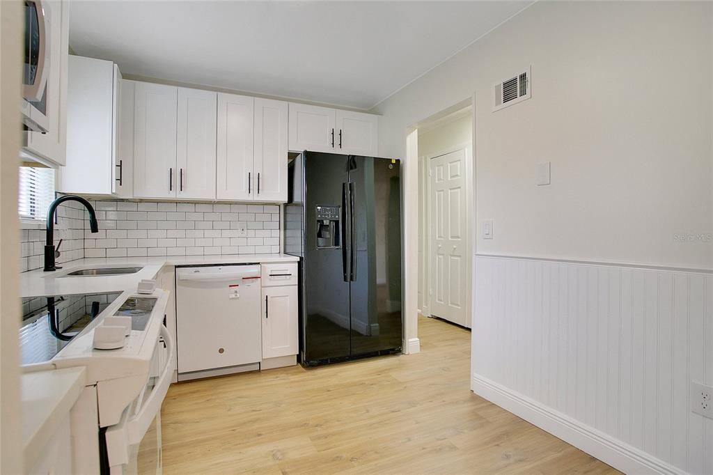 Active With Contract: $227,000 (2 beds, 2 baths, 945 Square Feet)