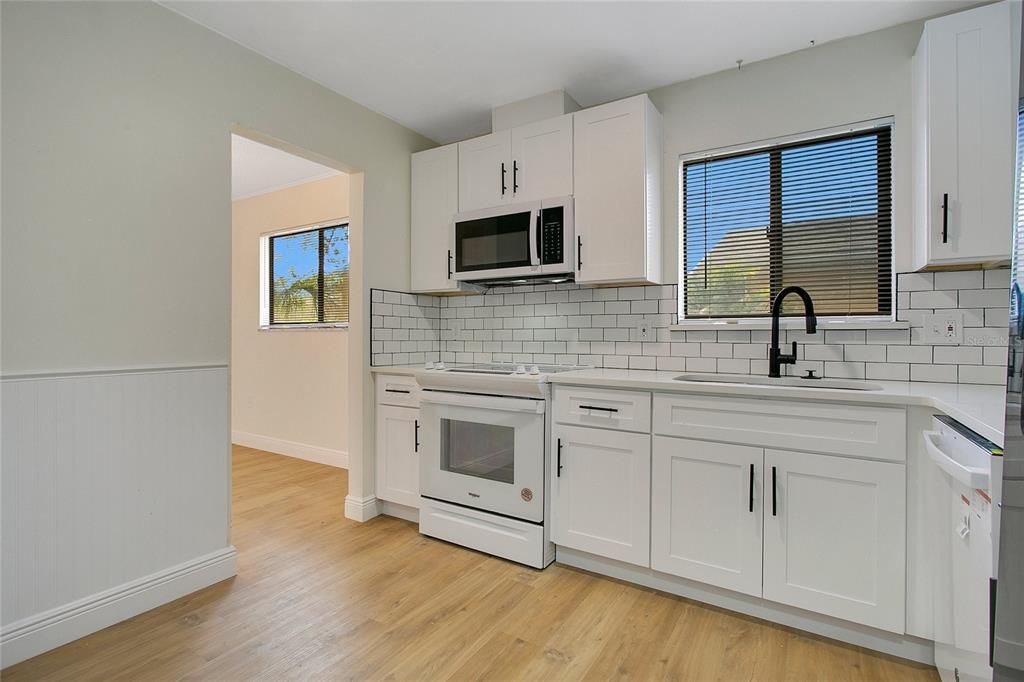 Recently Sold: $227,000 (2 beds, 2 baths, 945 Square Feet)