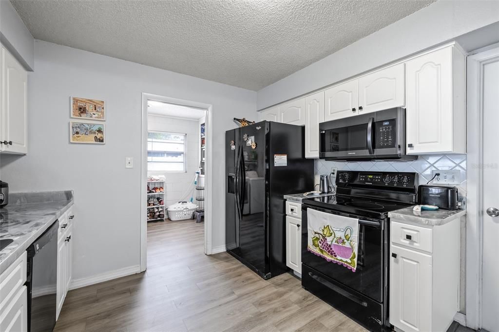 For Sale: $299,000 (4 beds, 2 baths, 1749 Square Feet)