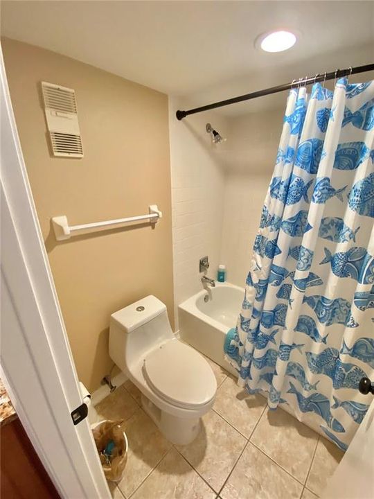 出租: $3,000 (2 贝兹, 2 浴室, 950 平方英尺)