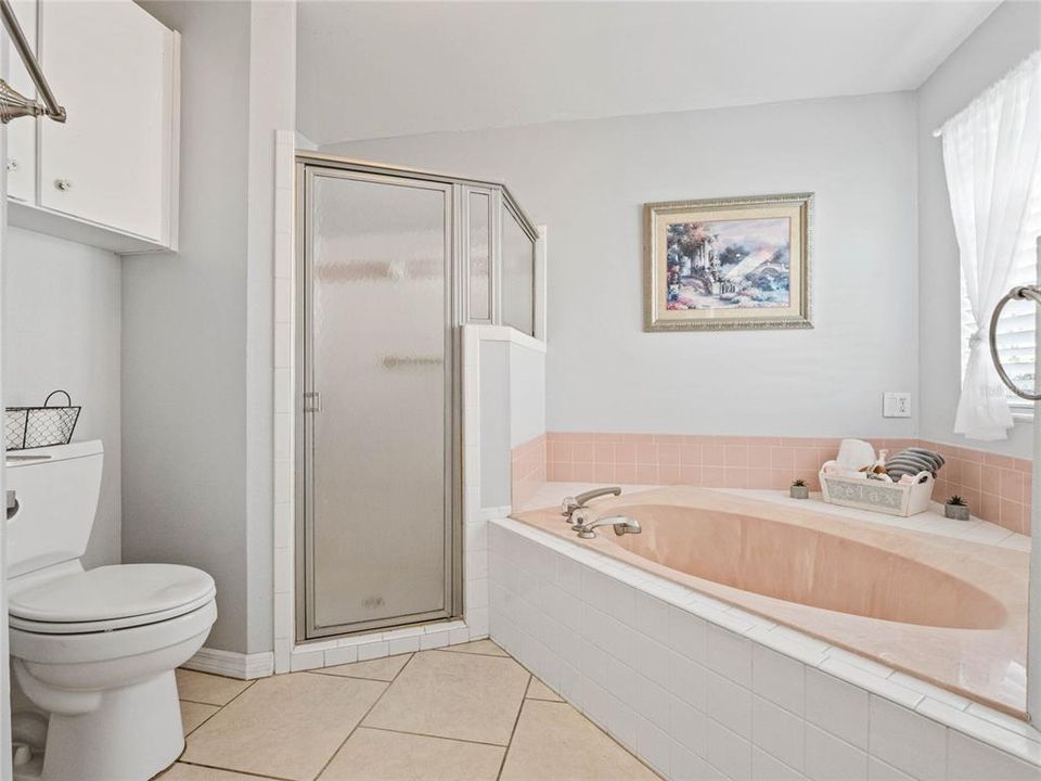 合同活跃: $349,500 (3 贝兹, 2 浴室, 1836 平方英尺)