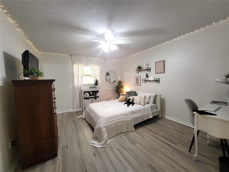 Recently Sold: $425,000 (3 beds, 2 baths, 1338 Square Feet)