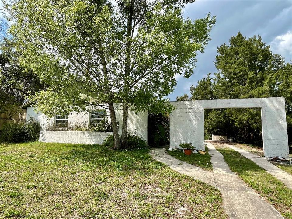 Recently Sold: $215,000 (3 beds, 2 baths, 1148 Square Feet)