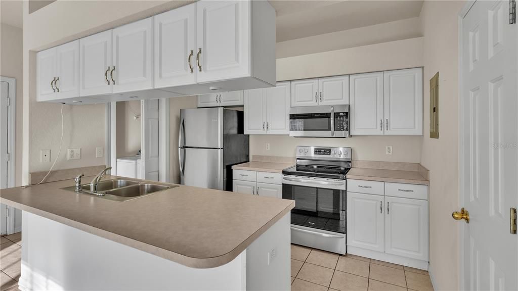 Active With Contract: $159,900 (2 beds, 2 baths, 1017 Square Feet)