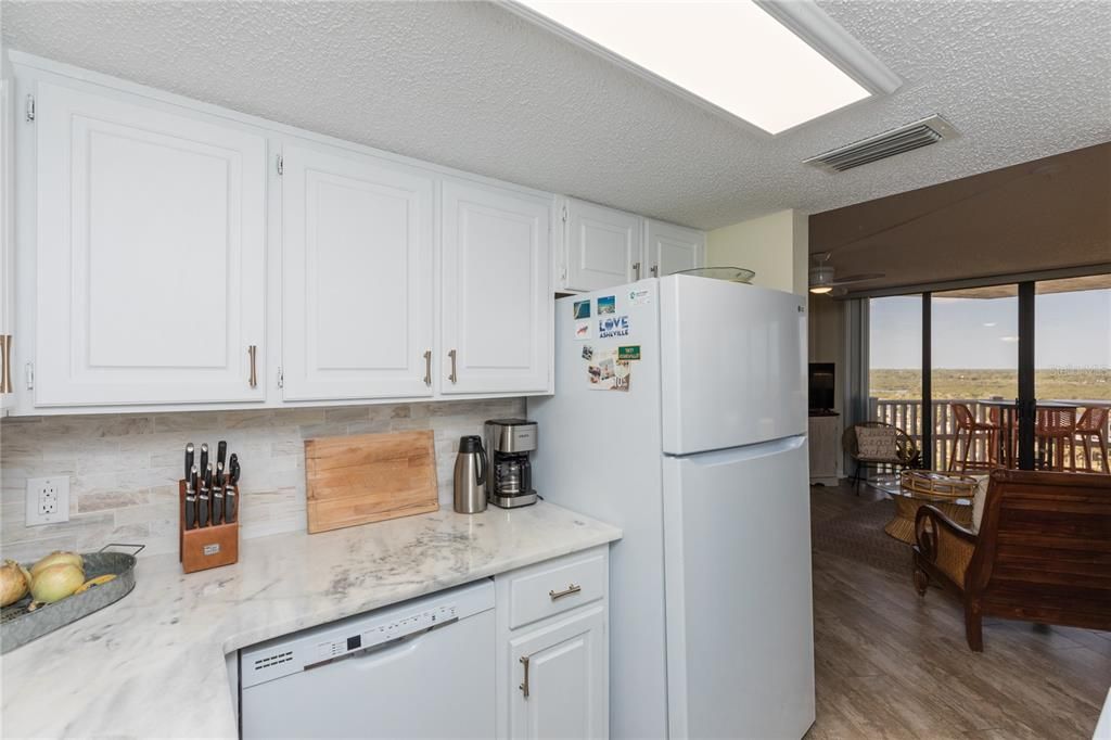 For Sale: $348,000 (2 beds, 2 baths, 1121 Square Feet)