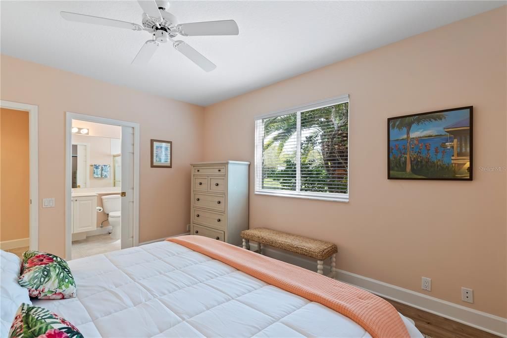 Recently Sold: $575,000 (3 beds, 2 baths, 1811 Square Feet)
