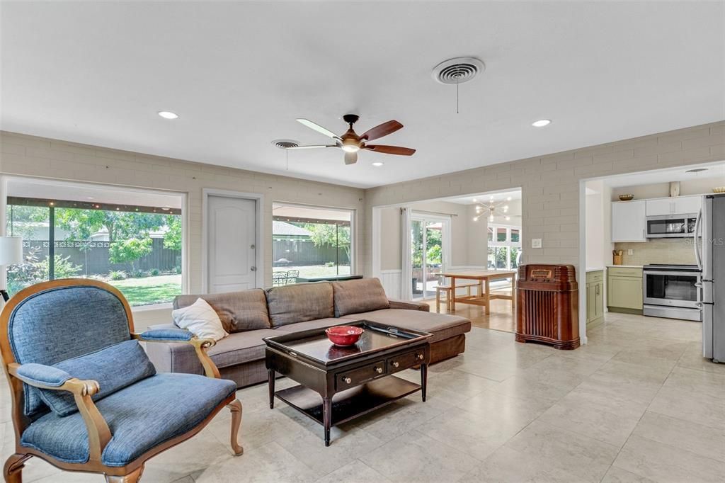 Recently Sold: $750,000 (3 beds, 2 baths, 2110 Square Feet)