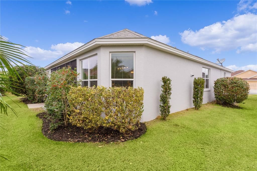 Active With Contract: $499,500 (3 beds, 2 baths, 2084 Square Feet)