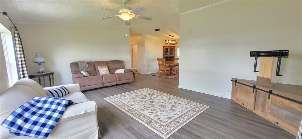 For Sale: $149,000 (2 beds, 2 baths, 936 Square Feet)