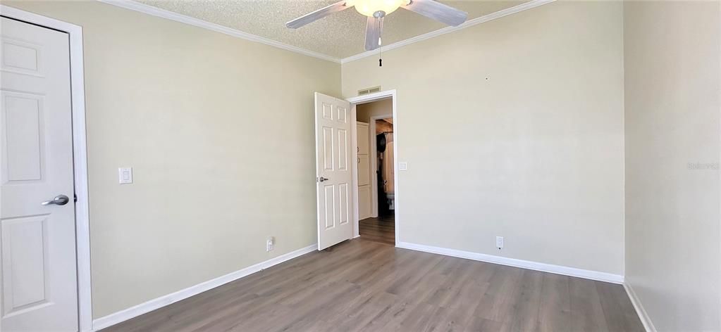 For Sale: $149,000 (2 beds, 2 baths, 936 Square Feet)