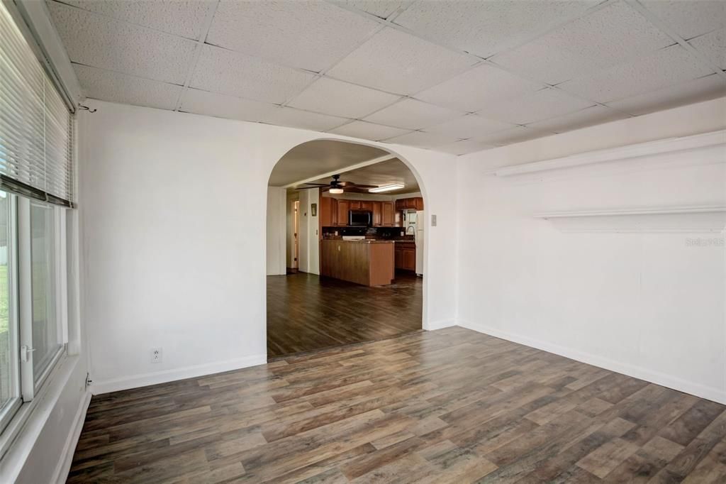 For Sale: $135,000 (2 beds, 2 baths, 912 Square Feet)