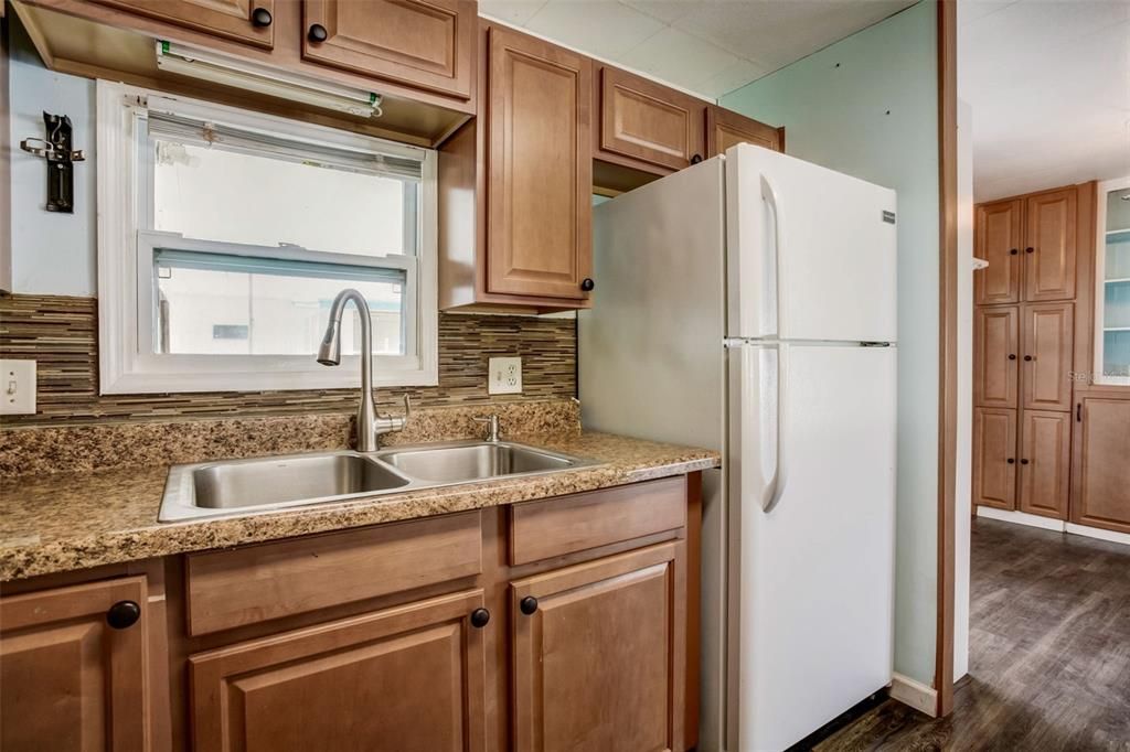 For Sale: $135,000 (2 beds, 2 baths, 912 Square Feet)