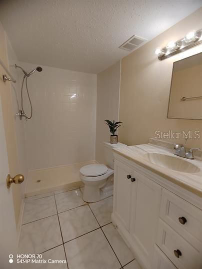 For Rent: $1,200 (1 beds, 1 baths, 678 Square Feet)