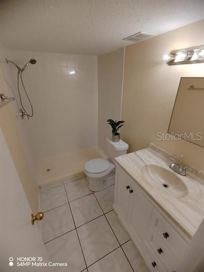 For Rent: $1,200 (1 beds, 1 baths, 678 Square Feet)