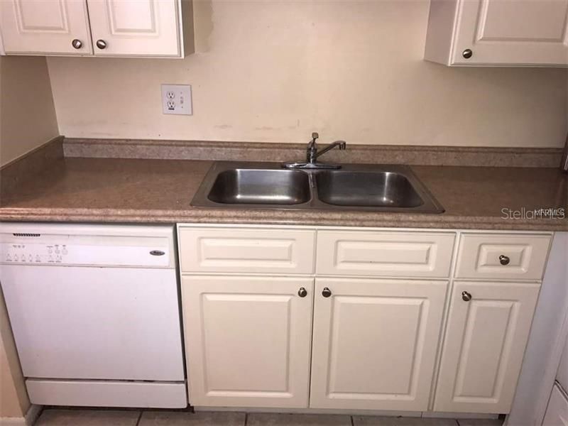 For Rent: $1,250 (1 beds, 1 baths, 678 Square Feet)