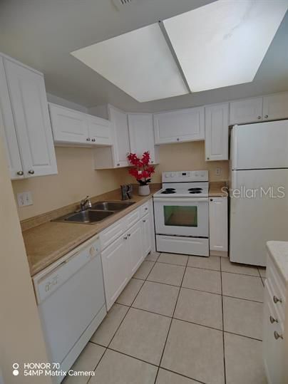 For Rent: $1,250 (1 beds, 1 baths, 678 Square Feet)