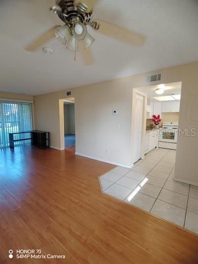 For Rent: $1,250 (1 beds, 1 baths, 678 Square Feet)