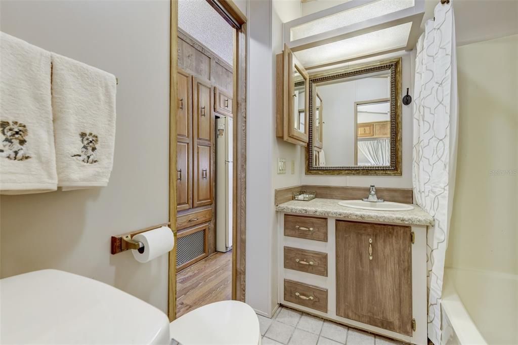 最近售出: $178,000 (1 贝兹, 1 浴室, 698 平方英尺)