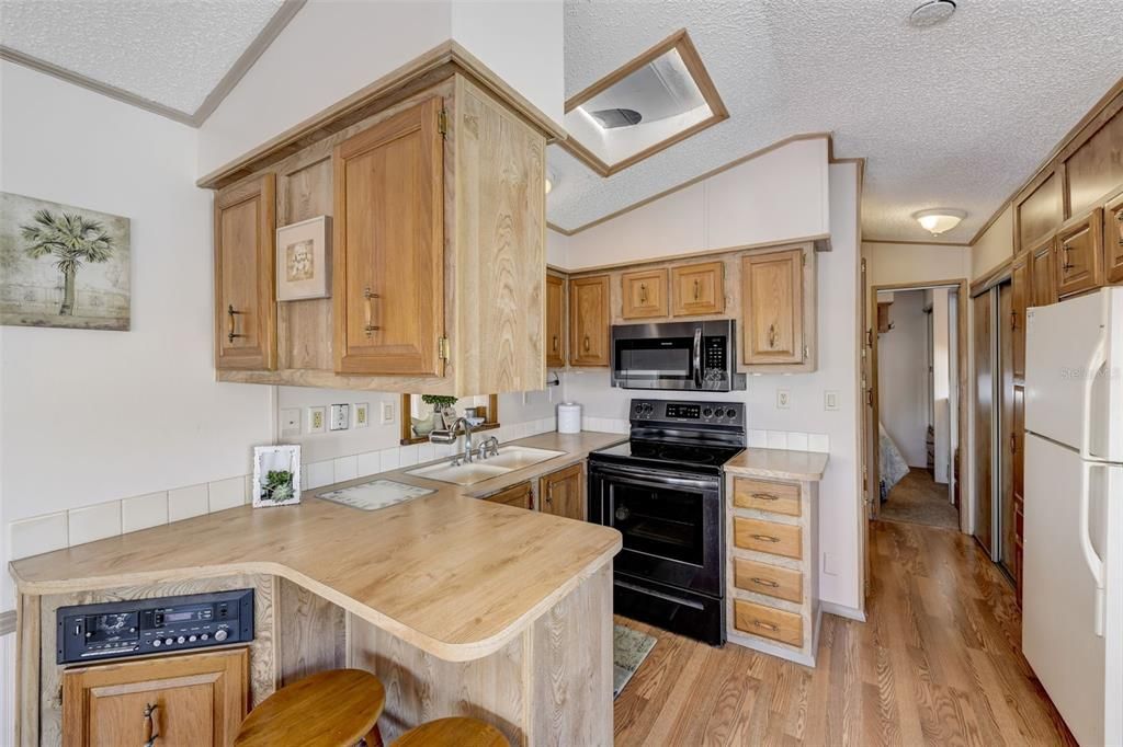 Recently Sold: $178,000 (1 beds, 1 baths, 698 Square Feet)
