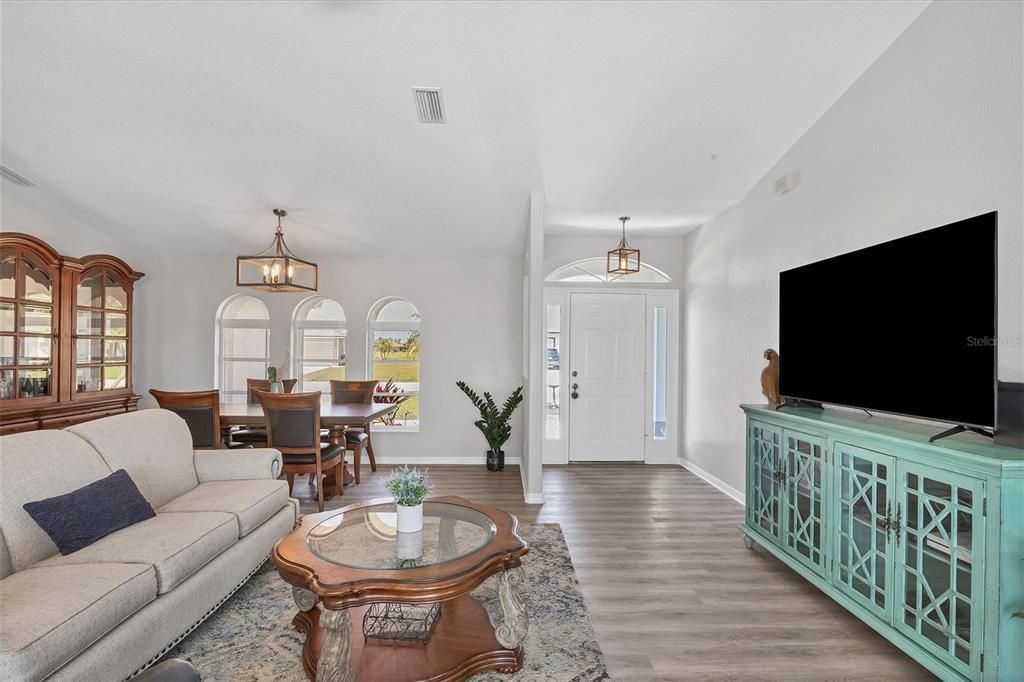 Active With Contract: $399,500 (2 beds, 2 baths, 1604 Square Feet)